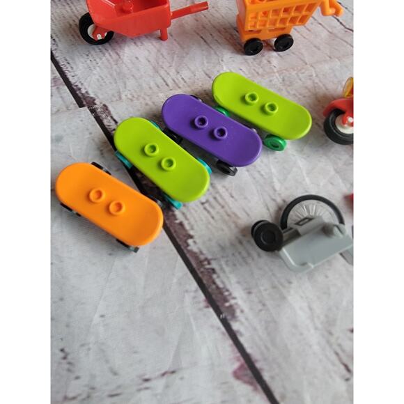 Lego Dollies bicycle Wheelbarrow Skateboards Shopping Cart Scooter Lot Of 22 - Picture 6 of 7